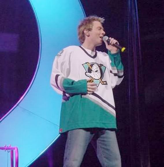 Clay Aiken Performs With Effortless Poise and Charisma Clay Aiken